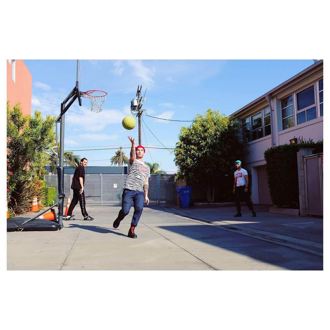 トーヴ・ローさんのインスタグラム写真 - (トーヴ・ローInstagram)「SPORTS WITH FRIENDS!!! (yes it went in) #buckets 📸@channingface」5月8日 8時17分 - tovelo