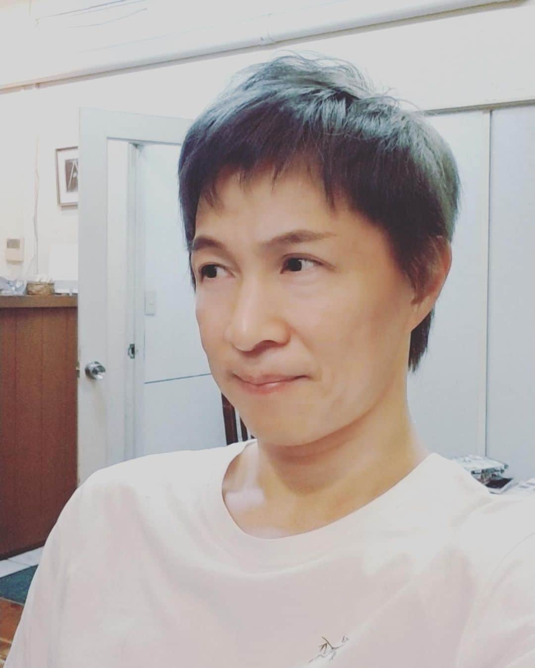 アキ（荒木良明）さんのインスタグラム写真 - (アキ（荒木良明）Instagram)「カットカラーをしてもらいに行けた。いつも有難い。本日もルミネtheよしもとスペシャルコントにて出演させてもらいます。金曜まで。 そして、明日はjoyjoyエンタメ新喜劇ナイト。いつもより遅い時間だし、短い時間だけど濃縮でたのしんでもらえるようにしたいです。🤗 #ちかちゃん #感謝 #いぃよぉ  #90分 #joyjoyエンタメ新喜劇ナイト #濃縮 #そういう時期でしょ  #新喜劇アキ」5月8日 8時15分 - mizutamareppuaki