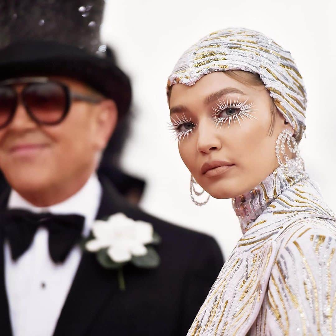 マイケルコースさんのインスタグラム写真 - (マイケルコースInstagram)「Stars in our eyes: @GigiHadid and Michael at the #MetGala. #MetCamp #GigiHadid」5月8日 8時17分 - michaelkors