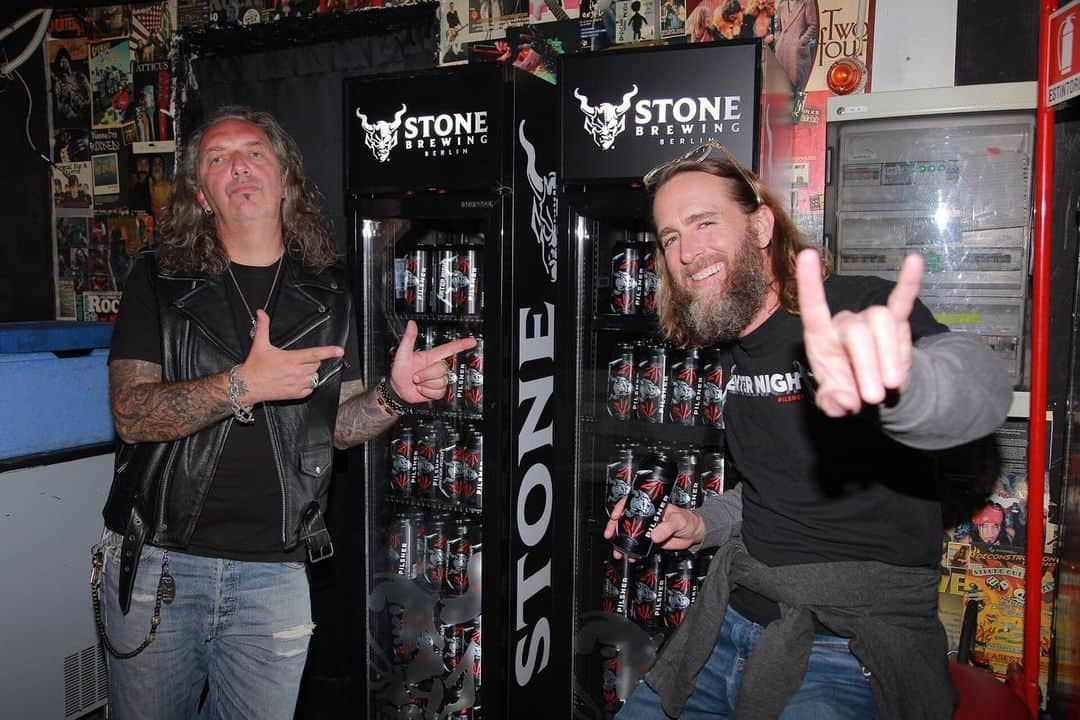 メタリカさんのインスタグラム写真 - (メタリカInstagram)「Thanks to the Metallica Family in Milan for coming together at our @EnterNightPilsner pre-party festivities at @LambrateAdelchi and Rock’N’Roll Milano. See you tomorrow at SNAI San Siro Hippodrome! #MetInMilan #EnterNightPilsner @zonametallica」5月8日 8時17分 - metallica