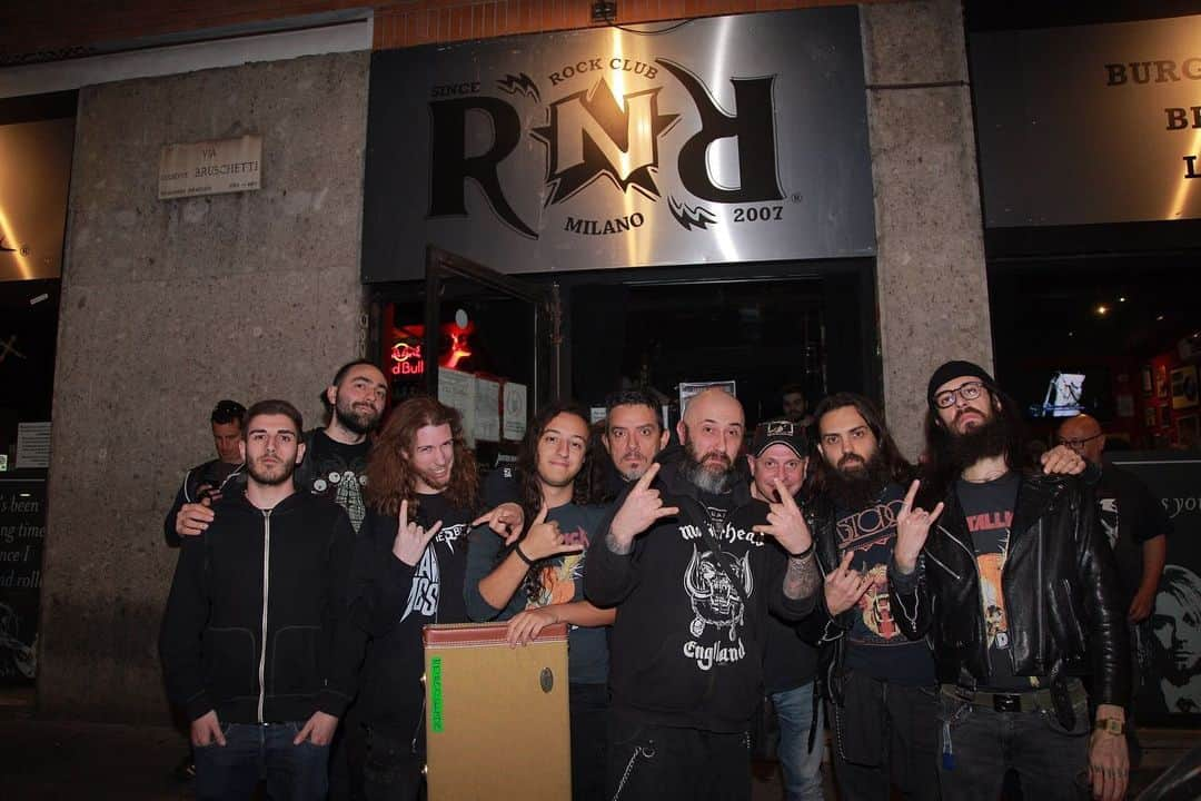 メタリカさんのインスタグラム写真 - (メタリカInstagram)「Thanks to the Metallica Family in Milan for coming together at our @EnterNightPilsner pre-party festivities at @LambrateAdelchi and Rock’N’Roll Milano. See you tomorrow at SNAI San Siro Hippodrome! #MetInMilan #EnterNightPilsner @zonametallica」5月8日 8時17分 - metallica