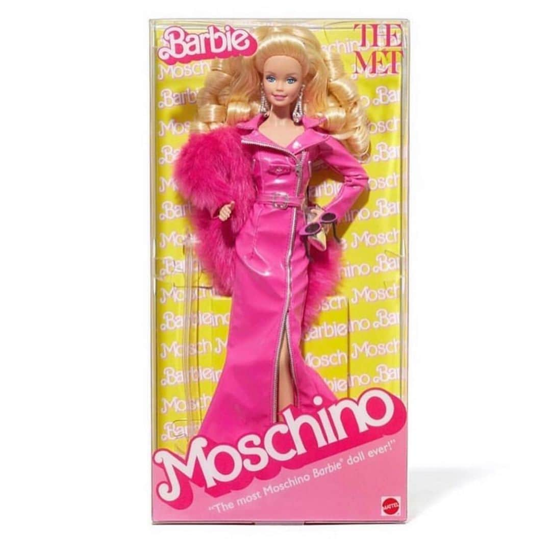 ジェレミー・スコットさんのインスタグラム写真 - (ジェレミー・スコットInstagram)「I CREATED A SPECIAL LIMITED EDITION MET GALA MOSCHINO BARBIE AND THEN @spaceykacey BROUGHT THE DOLL TO LIFE LAST NIGHT ON THE PINK CARPET ! 💞👛 💅🏼 #METGALA」5月8日 8時28分 - jeremyscott