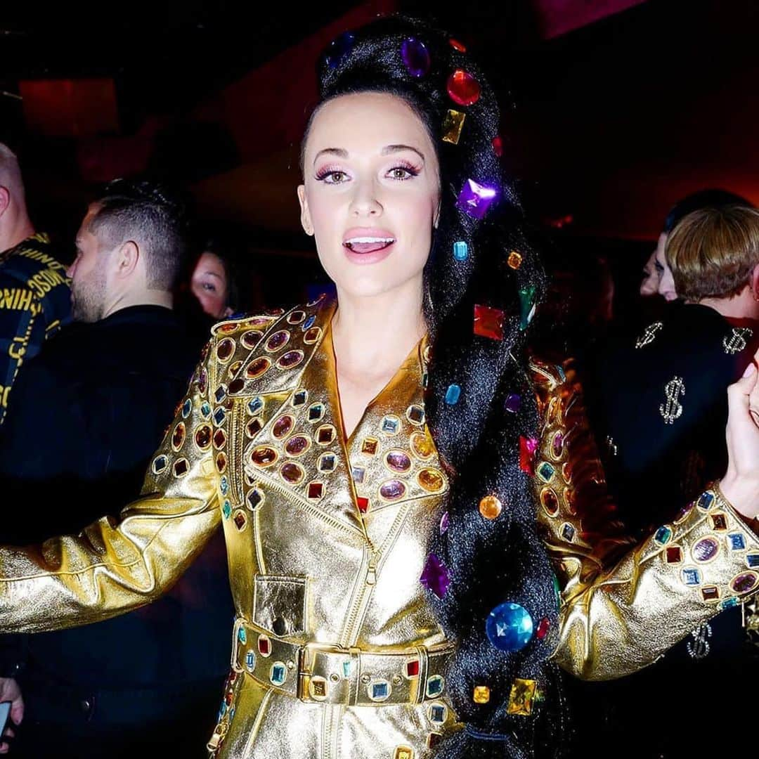 Moschinoさんのインスタグラム写真 - (MoschinoInstagram)「#Repost @dailyfrontrow ・・・ Still recovering from all of last night's bonkers afterparties, including Moschino's late-night rager at the Playboy Club. What a night! #metgala #aboutlastnight #partypeople @maluma @itsjeremyscott @katyperry @gwenstefani @miamoretti @violetchachki @taylor_hill @daphnegroeneveld @patrickschwarzenegger @amandalepore @spaceykacey @jonahalmost @ladyfag @leighlezark @itboygregk @geordonnicol @playboyclubnyc @cirocvodka #cirocyourworld @pommeryusa @perrierusa」5月8日 8時45分 - moschino