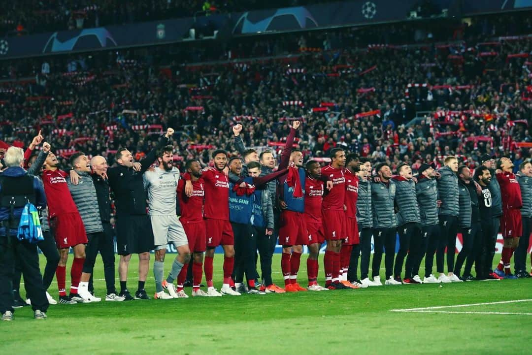 ジョー・ゴメスさんのインスタグラム写真 - (ジョー・ゴメスInstagram)「Never say never... What a team... What a city #LFC❤️」5月8日 8時54分 - joegomez5