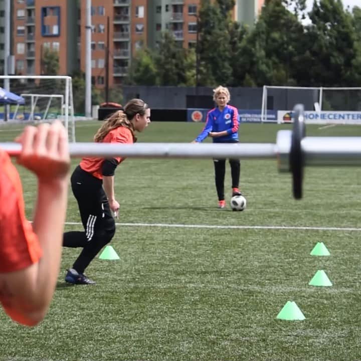 サッカー コロンビア代表チームのインスタグラム：「Preparándonos de la mejor manera para afrontar nuestro próximo gran reto. Nos vemos pronto @lima2019juegos 👊🏼 🏃‍♀💪🏼」