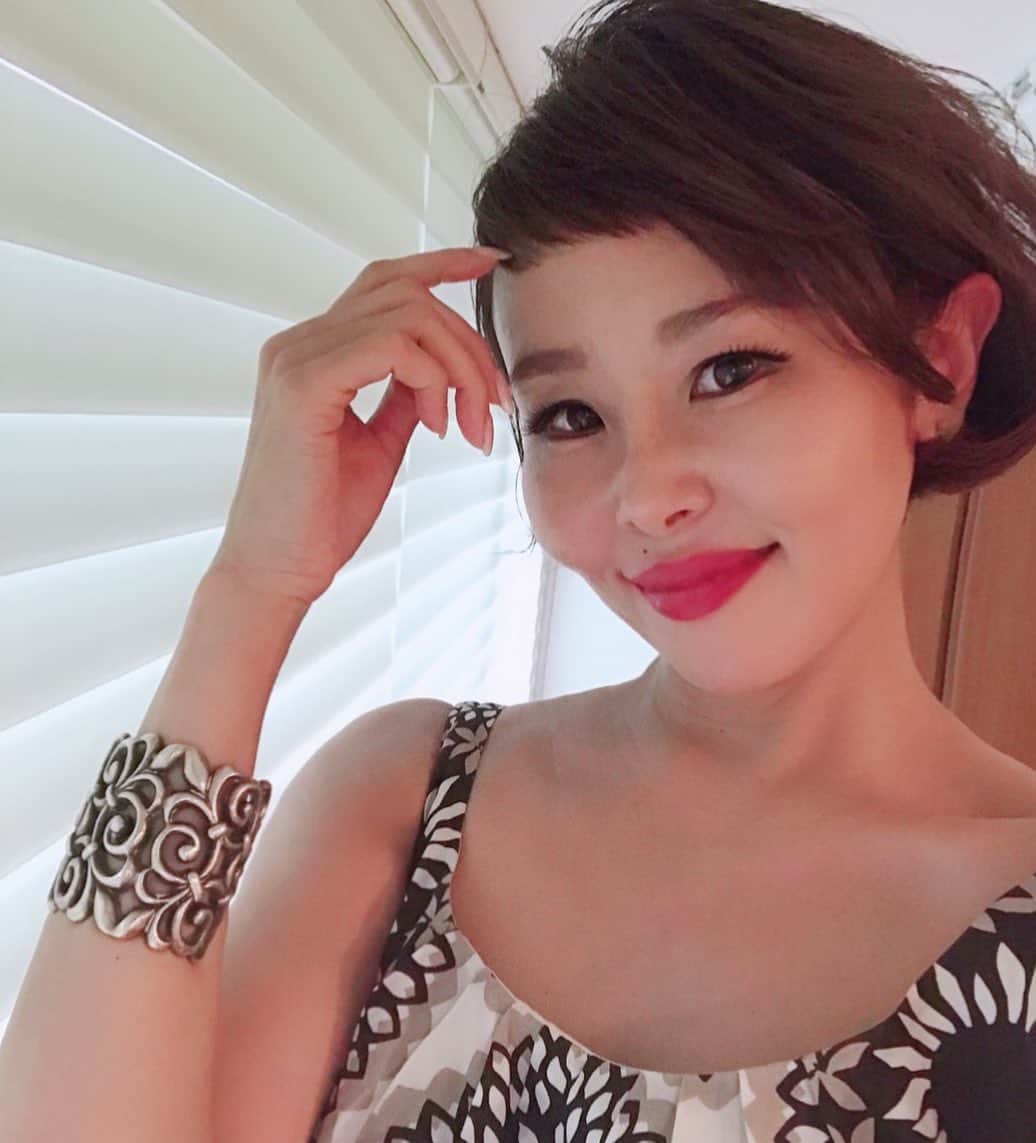 のインスタグラム：「仕事する時間…やっぱり好きだなあ！楽しい。小さく砕いて一つ一つ解決すれば、解決出来ない事はない気がする。その経過も好きだったりする。 希望って大切！いいものさ♡色褪せない感覚を持っていたい♡」