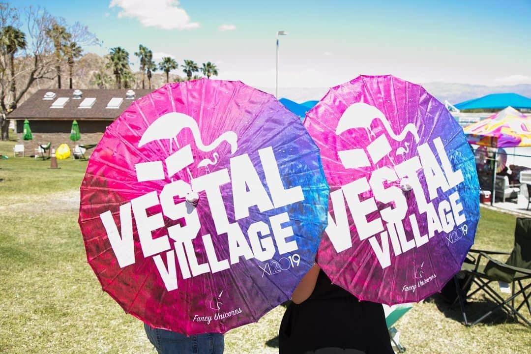 ベスタルさんのインスタグラム写真 - (ベスタルInstagram)「Some of our favorite moments captured from #VestalVillage 2019! Check out more photos on our fb page, link in bio.  #VestalWatch #theMUSIC #theDESERT  #thePARTIES」5月8日 9時14分 - vestalwatch