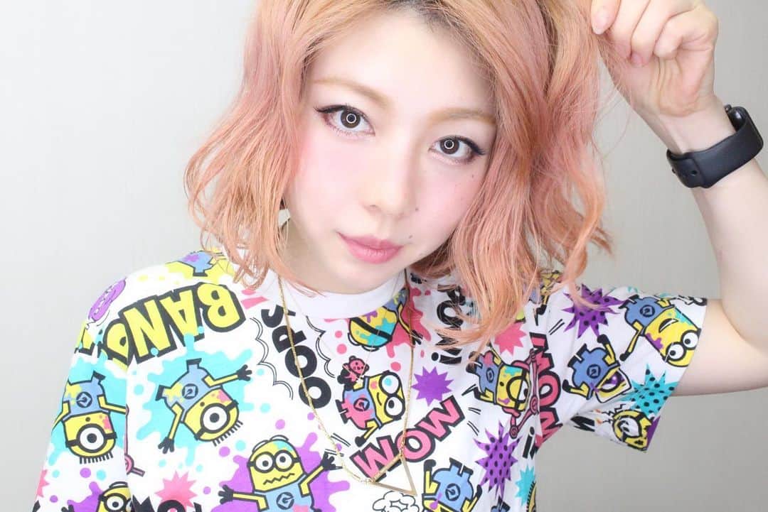 あやつるぽんさんのインスタグラム写真 - (あやつるぽんInstagram)「.. . . 髪の毛だいぶハイトーン👆 . 前髪で印象変わる！ . . #ユニバコーデ #haircolor #hair #pink #pinkhair #minions #youtube #youtuber #japan #japanesegirl #magic」5月8日 9時25分 - ayatsurupon