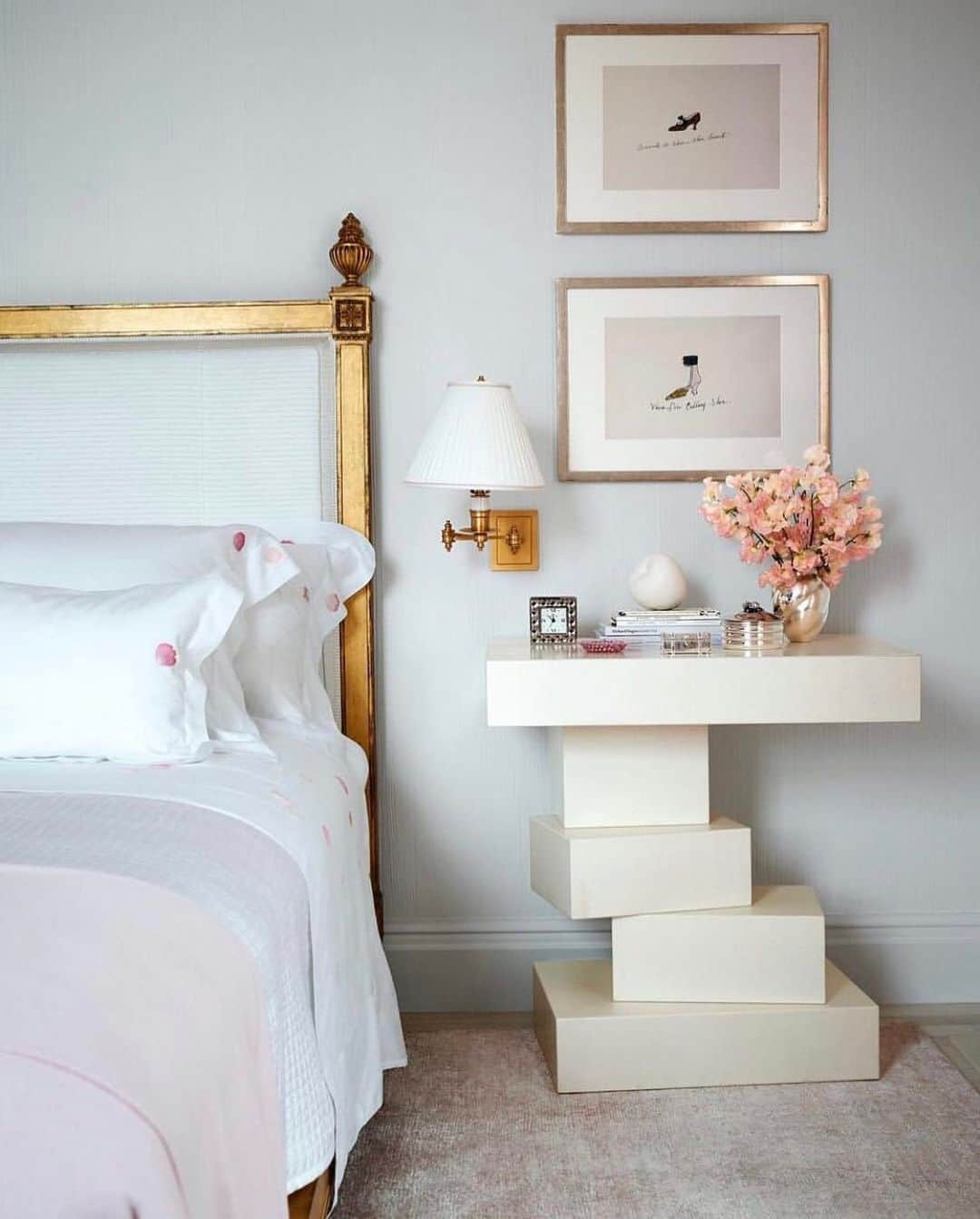 ELLE DECORさんのインスタグラム写真 - (ELLE DECORInstagram)「Inside the pale pink bedroom in the Park Avenue apartment designed by @brianjmccarthyinc and renovated by architect @jbmarchitect. The side table is by Hervé Van der Straeten and the sconce is by Ann-Morris, Inc. Click the link in our bio for the full tour. 📸 by @bjornwallander, from the ED archive.」5月8日 9時31分 - elledecor