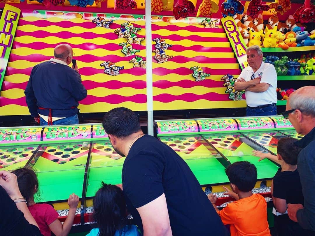 ニコール・ ポリッツィのインスタグラム：「My babes killing it at the carnival 🎡 #family」
