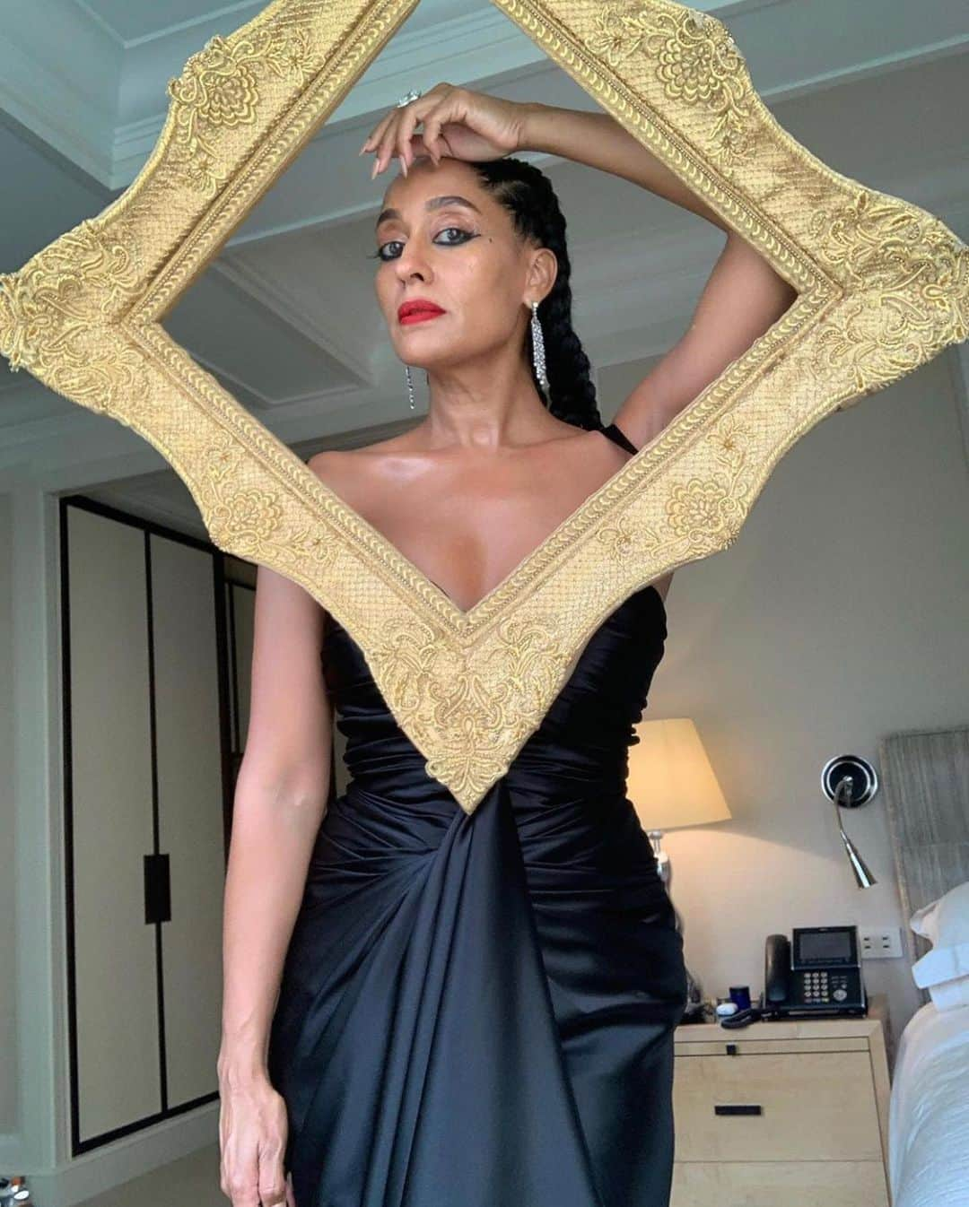 Moschinoさんのインスタグラム写真 - (MoschinoInstagram)「#Repost @traceeellisross ・・・ MOSCHINO COUTURE ~ @jeremyscott wearing custom @moschino couture and archive @tiffanyandco jewelry stylist: @karlawelchstylist makeup: @itsmatin hair: @lacyredway #metgala #moschino #metcamp #traceeellisross」5月8日 9時48分 - moschino