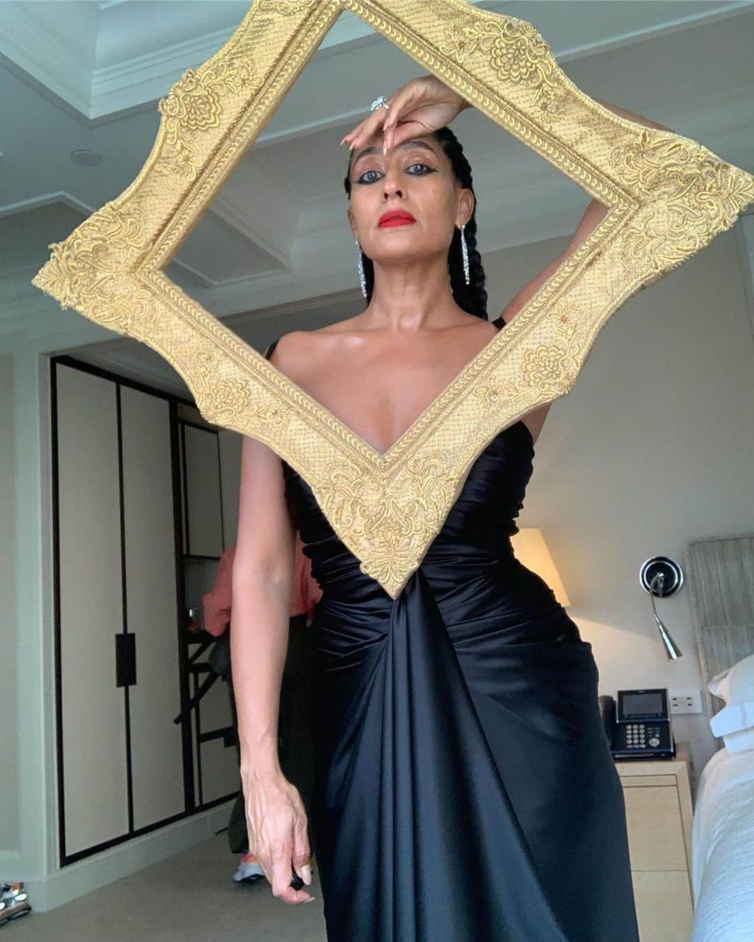 Moschinoさんのインスタグラム写真 - (MoschinoInstagram)「#Repost @traceeellisross ・・・ MOSCHINO COUTURE ~ @jeremyscott wearing custom @moschino couture and archive @tiffanyandco jewelry stylist: @karlawelchstylist makeup: @itsmatin hair: @lacyredway #metgala #moschino #metcamp #traceeellisross」5月8日 9時48分 - moschino