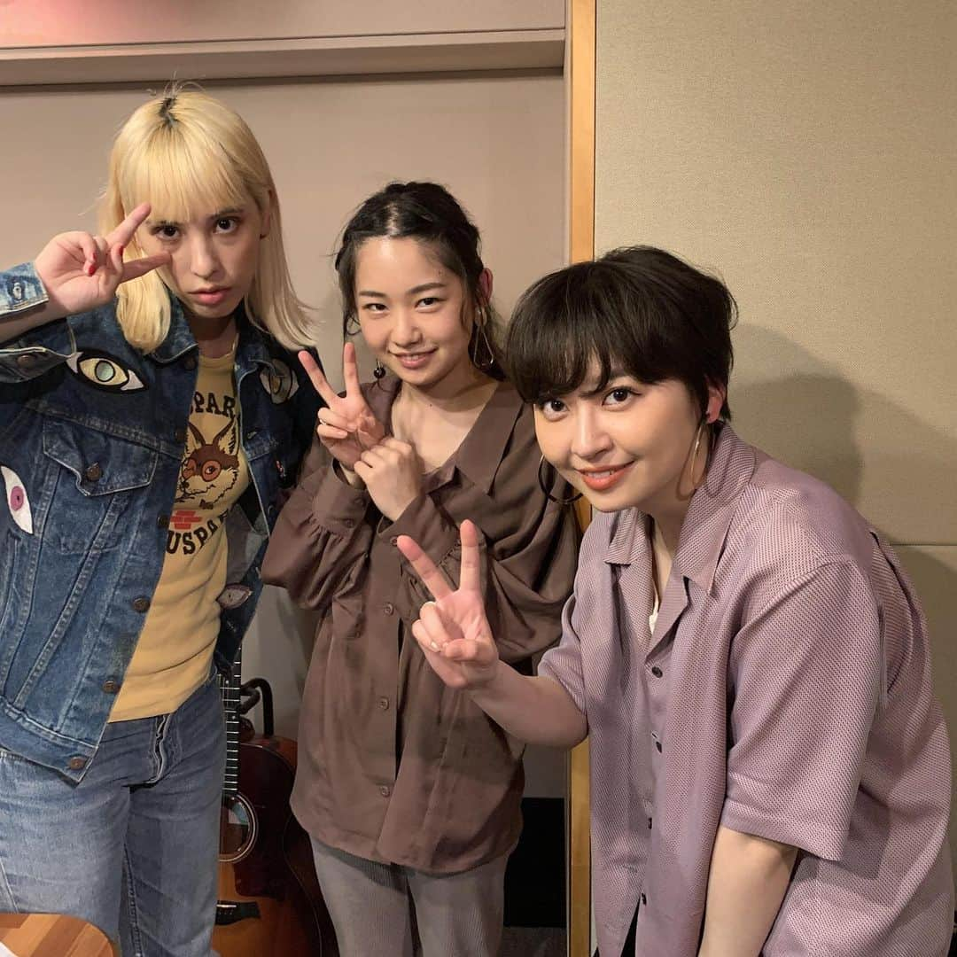 林青空さんのインスタグラム写真 - (林青空Instagram)「. TOKYO FM 「アオゾラウタ」 . 5/5 ゲスト👉chelmico さん 5/7 ゲスト👉松本大さん(LAMP IN TERREN) . どちらの回もまだradikoで聴けます❣️ . . #アオゾラウタ #chelmico #松本大 #LAMPINTERREN #林青空 #シンガーソングライター」5月8日 10時04分 - aozora65