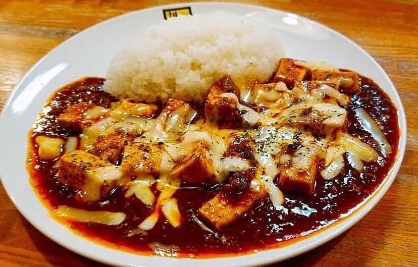 チキン南蛮カレーのルウ王子さんのインスタグラム写真 - (チキン南蛮カレーのルウ王子Instagram)「おはカレー！先日作ったチーズ麻婆カレーが美味すぎて感激！！止まらなくなルウ美味さで今日のまかないカレーに決定！お店でも麻婆カレーにチーズトッピングで食べれルウのでぜひお試しくだカレー！では本日もカレー倶楽部ルウを華麗によルウしく！ご来店お待ちしてルウ！ ★ #麻婆カレー #チーズ麻婆カレー #チーズ #カレー倶楽部ルウ #相互フォロー#フォロバ#ふるさと納税 #宮崎 #都城 #福岡 #梅田 #渡辺通り#大阪 #難波 #鹿児島 #熊本 #神戸 #三股 #京都 #大阪駅前第3ビル #間借りカレー #スパイスカレー #六甲道 #二年坂 #守口 #清水寺 #大阪ランチ #いいねした人で気になった人フォロー #飯テロ」5月8日 10時16分 - currynoprince