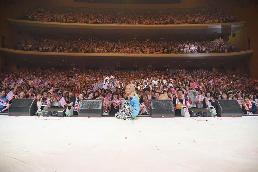 E.G.familyホールツアー「E.G.POWER」のインスタグラム：「. . E.G.POWER 2019 で開催‼️﻿﻿ 「全力！ご当地部！」🗾💫﻿﻿ ﻿. 「全力！愛知！」1日目の勝者は... YURINOでした🧡💛💚💙💜 . 全力！愛知県出身「イチロー！」ポーズで お客さんと記念撮影⚾️ . E.G.POWER 2019では ご当地の「あるある」なお題を全力で表現する﻿﻿ 「全力！ご当地部！」を開催‼️﻿﻿ 勝者を決めるのは会場に来てくれた皆さんです😎 ﻿. 勝者は会場の皆さんと記念撮影📸💫 ﻿. 愛知公演2日目の勝者は誰になるかな？💓 お楽しみに！！🤗 ﻿. #全力ご当地部#愛知#勝者#YURINO#イチロー#EGPOWER #EGfamily #Egirls #Dream_Ami #Dream_Shizuka #Happiness #Flower #スダンナユズユリー #LDH」