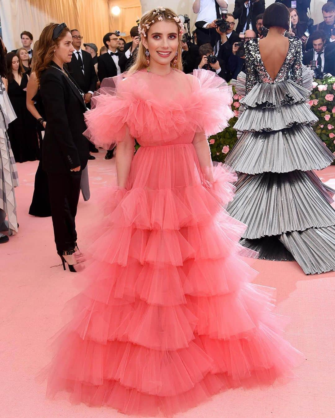 Fashion Weekさんのインスタグラム写真 - (Fashion WeekInstagram)「Trending at the #MetGala: Ruffles and feathers. 👈See @lupitanyongo in @versace, @harrystyles in @gucci, @lavernecox in @csiriano, plus more! Images c/o @gettyimages」5月8日 10時29分 - fashionweek