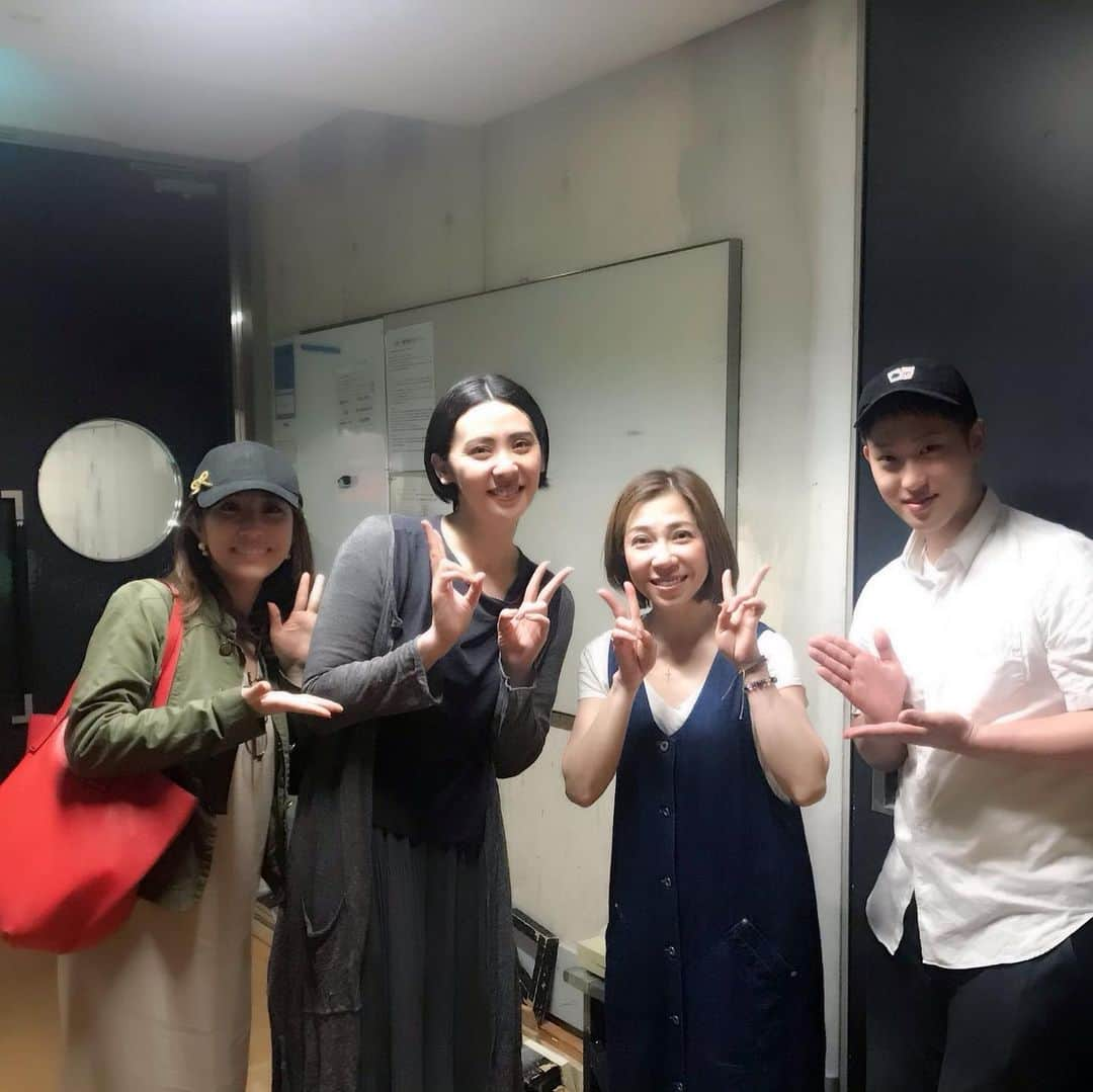 笠松はるさんのインスタグラム写真 - (笠松はるInstagram)「観劇してきました♬ 💁‍♀️『天狗 on the RADIO』シアターウエスト 💁‍♀️『アニー』新国立劇場 中 ・ どちらもあったかい思いやりと愛に溢れた作品で、じんわり幸せな気持ちになりました🎁💕 ・ 事務所の皆さん&四季仲間がどちらもご活躍で、 色んなシーンで 目が離せず、目が楽しく忙しい、良い観劇日でした♡ ありがとうございました😊 ・ #キタさんほんとにラジオ番組やったらいいのに♡ #緒月遠麻 さん #藤咲みどり さん #笹岡征矢 さん #木村つかさ ちゃん #川井美奈子 ちゃん ・ アニーのワンちゃんみて、また犬欲しい熱が強い。 因みに舞台はこの犬種ではなくて、トイプードルみたいなフワフワちゃんでした🐩 #イエヤスくん」5月8日 10時36分 - haru_kasamatsu