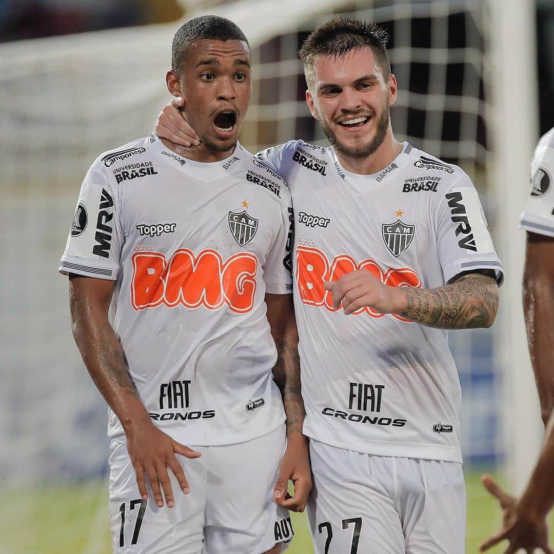 ナタンのインスタグラム：「Feliz demais por você meu irmão @alerrandro_souza00 ⚽️⚽️ ✔️ Nós somos do Clube Atlético Mineiro Jogamos com muita raça e amor Vibramos com alegria nas vitórias Clube Atlético Mineiro Galo Forte Vingador 🎶🐔💪🏻」