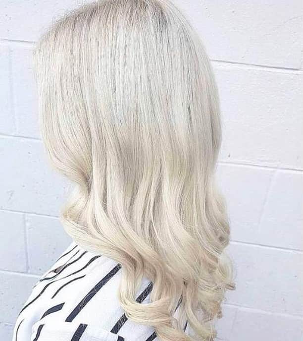 CosmoProf Beautyさんのインスタグラム写真 - (CosmoProf BeautyInstagram)「Our Platinum Blonde #hairoftheday goes to @chantalhairartist who brightened up her client with a full set of #babylights using @paulmitchell dual purpose lightener and toned with #PaulMitchell The Color XG 9P and 10PN --- 👇 Rules Below!👇 1️⃣Tag your photo #PlatinumHOTD #cosmoprofbeauty #licensedtocreate 2️⃣Post a photo of your hair color against an uncluttered background 3️⃣Mention any products used to color or style the hair --- #repost #chantalhairartist #platinumhair #perfectlyplatinum」5月8日 11時00分 - cosmoprofbeauty