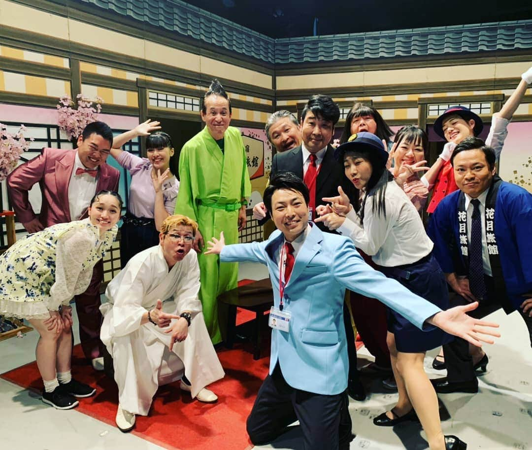 高井俊彦さんのインスタグラム写真 - (高井俊彦Instagram)「【西梅田劇場信濃リーダー週２日目😃✌️】 スッキリ気持ちええ朝を迎え🌅  今日も西梅田で新喜劇‼️ 信濃の仕掛ける全員新喜劇🎵 今回はあの人のあれが見れますよ☺️❗ テキ屋の兄ちゃん？？も出てはります😆（写真②）  ちょっとずつダイエットの為に今日は家から徒歩通勤🚶➰ ６０００歩越えて中々いい感じ⤴️⤴️⤴️ 皆さんもいい１日になりますように🙌🎶」5月8日 11時20分 - takai_toshihiko