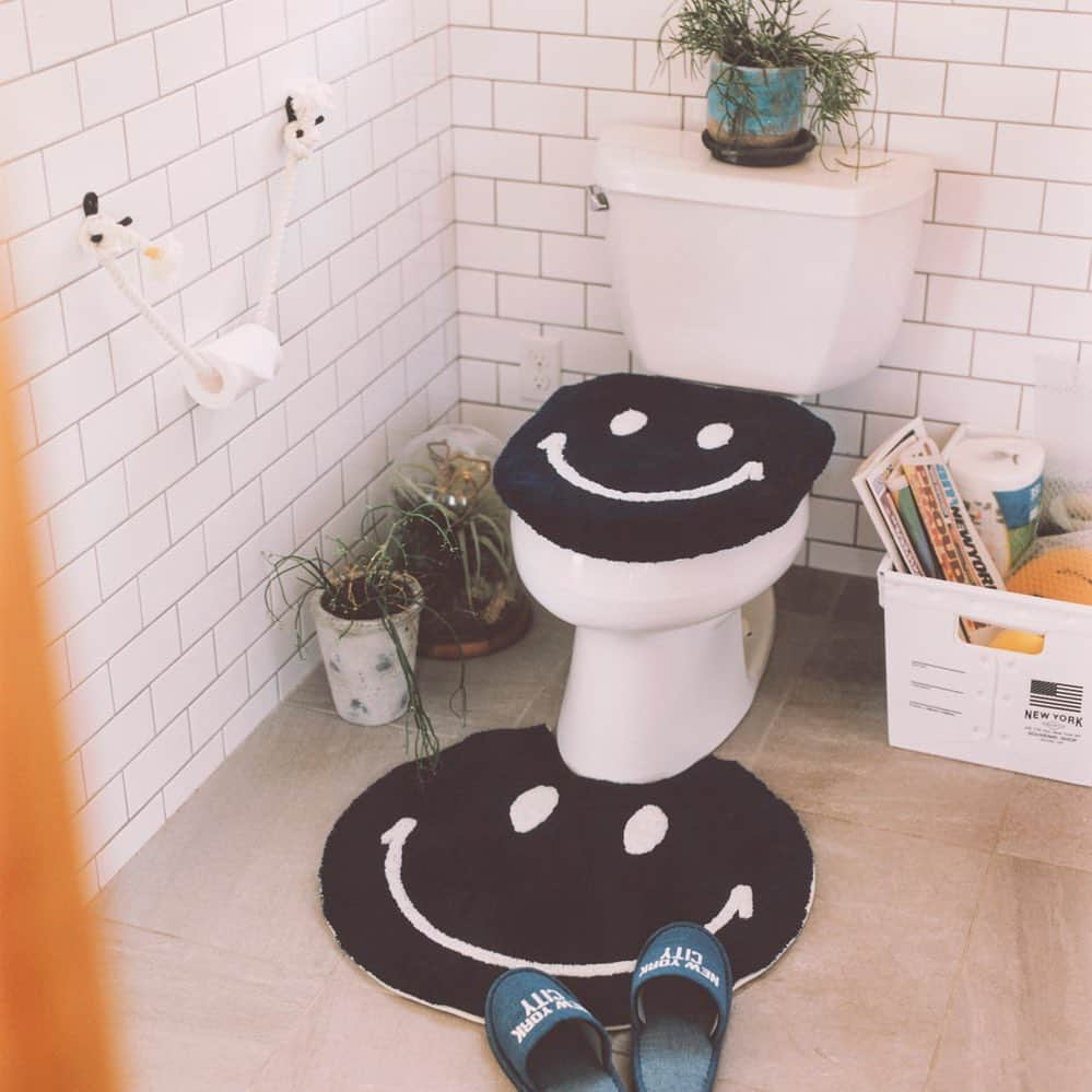 セカンドラボさんのインスタグラム写真 - (セカンドラボInstagram)「. 【SMILE BATHROOM RUG 】 . 【SMILE W/LID 】 . こちらのマット、ふたカバーは生産終了予定なので最終入荷です◡̈⃝☻ . http://secondlab.us . #smile #smily #secondlab  #usa #room #rug #interior  #faniture #home #decor #living #products #lifestyle  #goods #homeware #bathroom #design #gear #toilet #design #interiordesign  #japanmade #madeinjapan」5月8日 11時18分 - secondlab_official