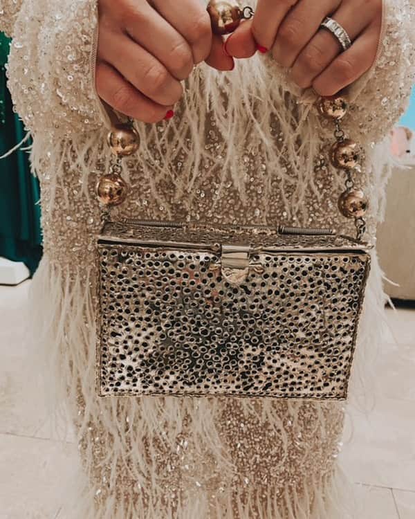 ダニジョーのインスタグラム：「The perfect metal bag ✨ tap to shop the Rosa clutch, handcrafted in Mexico • ph @jillianbonura @markingrambride」