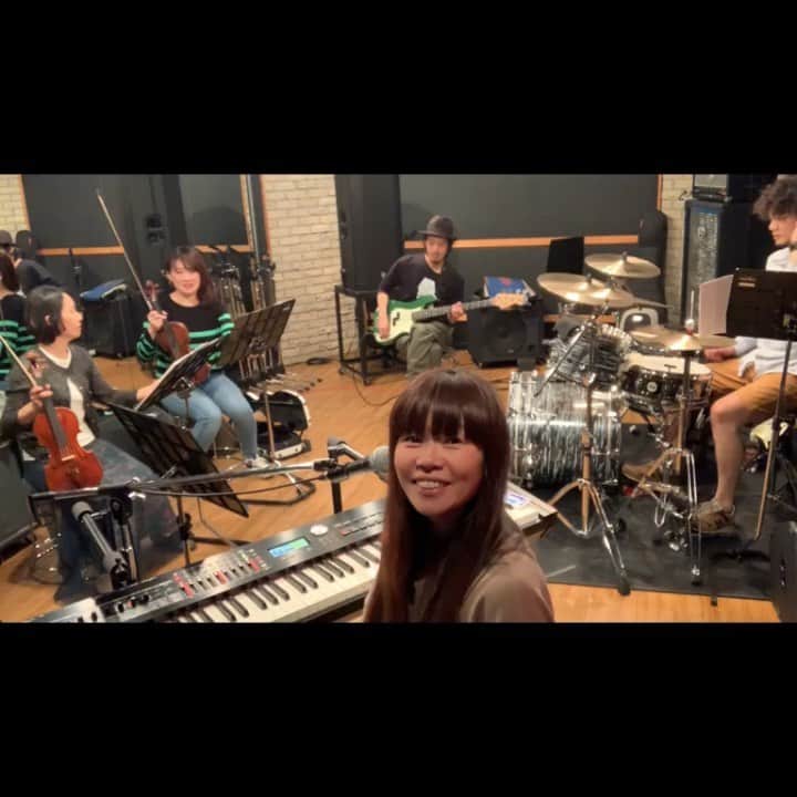 イズミカワソラのインスタグラム：「‪13日の UNISON SQUARE GARDEN さんとの名古屋ライブのソラリハ、ゲネでした！‬ ・ ・ ‪今日はバイオリンも合流♪‬ ・ ・ ドラム：只熊良介‬ ‪ベース：雲丹亀卓人‬ ‪ピアノ・歌：イズミカワソラ ‬ ‪バイオリン：大野由紀子、新井恵‬ ・ ・ いよいよ来週だー(>_<)‬ ・ あっという間やん！」