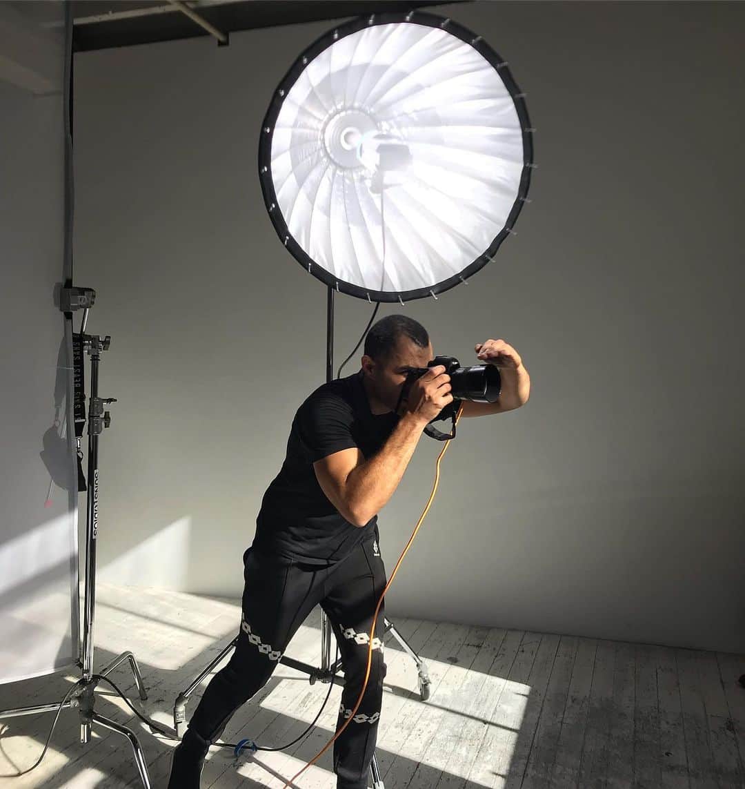 Lee Oliveiraさんのインスタグラム写真 - (Lee OliveiraInstagram)「Behind the scenes. Shooting the @helen_kaminski AW19 campaign. . . #bts #photographer #fashion」5月8日 20時39分 - leeoliveira