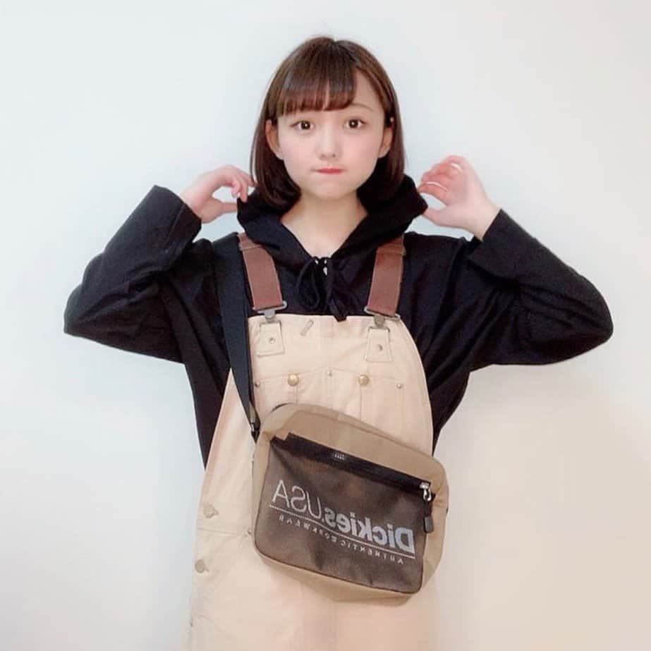 素今歩さんのインスタグラム写真 - (素今歩Instagram)「片方がけのオーバーオールで個性を出して👀✨﻿ ボーイッシュになりすぎないように、﻿ 絶妙なフリル使いがかわいい😍﻿ 色々なタイプの参考コーデがいっぱいです♡﻿ ﻿ コーデに合うこの時期らしいアクセサリーもあるので﻿ ぜひご覧下さい^ ^﻿ ﻿ ﻿ ﻿ 【素今歩とは？】﻿﻿ 今年で16年目を迎えるハンドメイドショップです。﻿ 作家様の数も700を超える為、﻿ お店に来たら必ず迷います！﻿ ですが迷えば迷う分﻿ あなたの本当のお気に入りがきっと見つかるはず♡﻿ アクセサリーの宝探しを是非！﻿﻿ 作家様も残り、40名程募集をしております。﻿﻿ 遠方の方もご出展頂けます^ ^﻿﻿ ﻿﻿ ﻿ 🏡北口店﻿﻿ 東京都世田谷区北沢2-25-8  東洋百貨店内﻿﻿ 🏡南口店﻿﻿ 東京都世田谷区北沢2-13-7  下北沢南口商店街 ﻿ ソフトバンクのを曲がる！﻿ 共に駅から徒歩3分！﻿﻿ ﻿﻿ ﻿ #素今歩 #ハンドメイド #sukonbu  #下北沢  #おしゃれ #オーバーオール#オーバーサイズ#下北沢おすすめ #古着ファッション  #古着女子 #サロペットコーデ #韓国ファッション #ゆるふわ #委託販売 #レトロファッション #雑貨屋  #サロペット #下北おすすめ #ガーリー #サロペ #レトロコーデ #古着 #古着コーデ #ゆるふわコーデ #ガーリーコーデ」5月8日 20時40分 - sukonbu_official