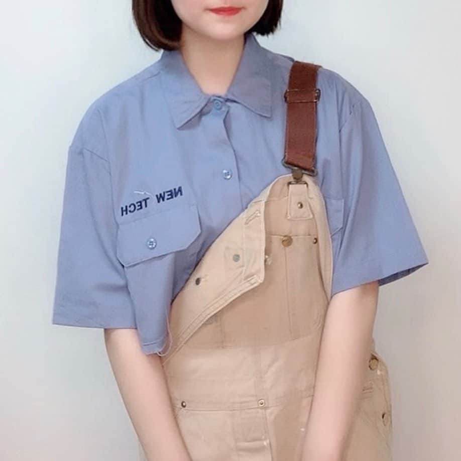 素今歩さんのインスタグラム写真 - (素今歩Instagram)「片方がけのオーバーオールで個性を出して👀✨﻿ ボーイッシュになりすぎないように、﻿ 絶妙なフリル使いがかわいい😍﻿ 色々なタイプの参考コーデがいっぱいです♡﻿ ﻿ コーデに合うこの時期らしいアクセサリーもあるので﻿ ぜひご覧下さい^ ^﻿ ﻿ ﻿ ﻿ 【素今歩とは？】﻿﻿ 今年で16年目を迎えるハンドメイドショップです。﻿ 作家様の数も700を超える為、﻿ お店に来たら必ず迷います！﻿ ですが迷えば迷う分﻿ あなたの本当のお気に入りがきっと見つかるはず♡﻿ アクセサリーの宝探しを是非！﻿﻿ 作家様も残り、40名程募集をしております。﻿﻿ 遠方の方もご出展頂けます^ ^﻿﻿ ﻿﻿ ﻿ 🏡北口店﻿﻿ 東京都世田谷区北沢2-25-8  東洋百貨店内﻿﻿ 🏡南口店﻿﻿ 東京都世田谷区北沢2-13-7  下北沢南口商店街 ﻿ ソフトバンクのを曲がる！﻿ 共に駅から徒歩3分！﻿﻿ ﻿﻿ ﻿ #素今歩 #ハンドメイド #sukonbu  #下北沢  #おしゃれ #オーバーオール#オーバーサイズ#下北沢おすすめ #古着ファッション  #古着女子 #サロペットコーデ #韓国ファッション #ゆるふわ #委託販売 #レトロファッション #雑貨屋  #サロペット #下北おすすめ #ガーリー #サロペ #レトロコーデ #古着 #古着コーデ #ゆるふわコーデ #ガーリーコーデ」5月8日 20時40分 - sukonbu_official