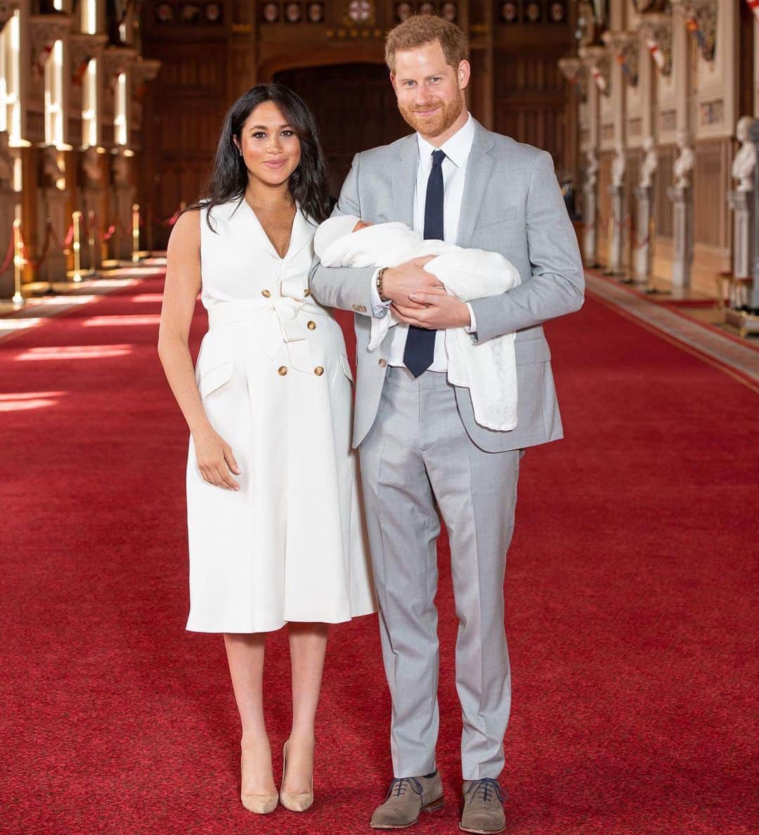 E! Onlineさんのインスタグラム写真 - (E! OnlineInstagram)「Introducing baby Sussex! (We're actually freaking out!) Head to the link in our bio for more on Meghan & Harry's big reveal. 😭(📷: Dominic Lipinski/PA Wire)」5月8日 20時41分 - enews