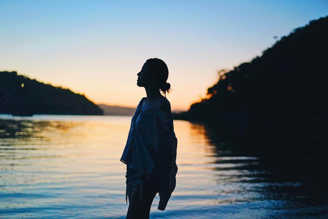 岩崎志保のインスタグラム：「♥ いい写真たくさんあってまだupしきれてないシドニー写真📸 . #sydney #palmbeach #sunset #sunsetbeach」