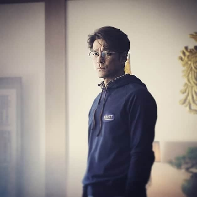 チ・ジニさんのインスタグラム写真 - (チ・ジニInstagram)「#지정생존자 @ikkle_entertainment」5月8日 20時46分 - actor_jijinhee