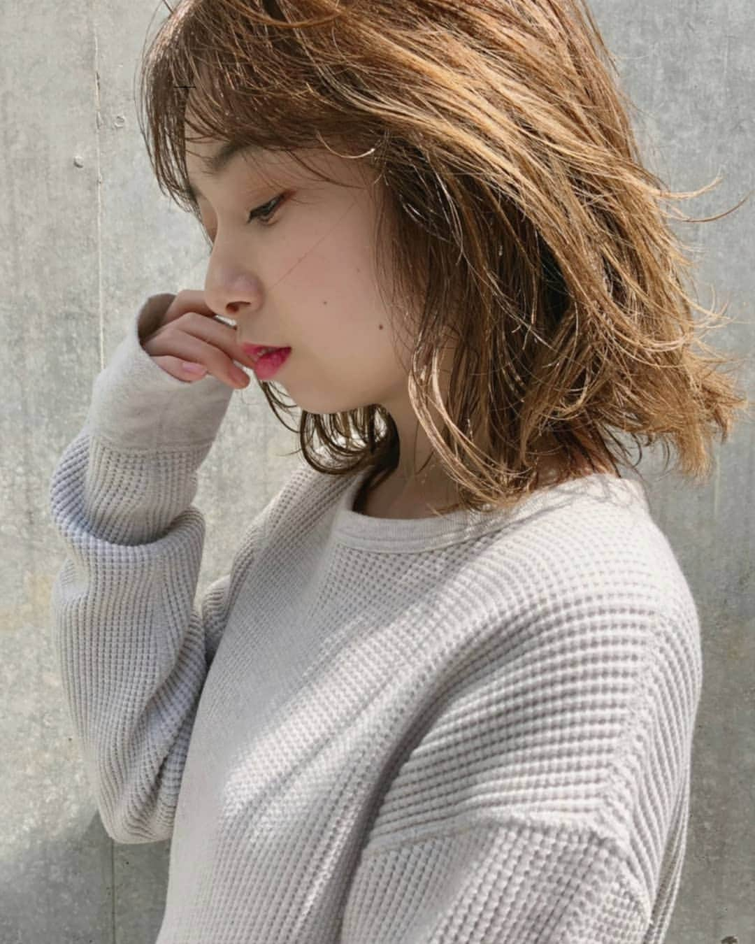 伊藤美羽さんのインスタグラム写真 - (伊藤美羽Instagram)「. サロンの撮影データきたー！✂️✨ . #salonmodel #hair #haircolor #salon #美容師 #ウルフカット #ウルフ #外国人風カラー #外国人風 #サロモ #サロンモデル #セミロング #いいね返し #ミスコン #likeforlikes #like4likes #l4l #likelike #instagood #instafashion #💇 #✂ #原宿 #神宮前」5月8日 20時57分 - miumiu.1230