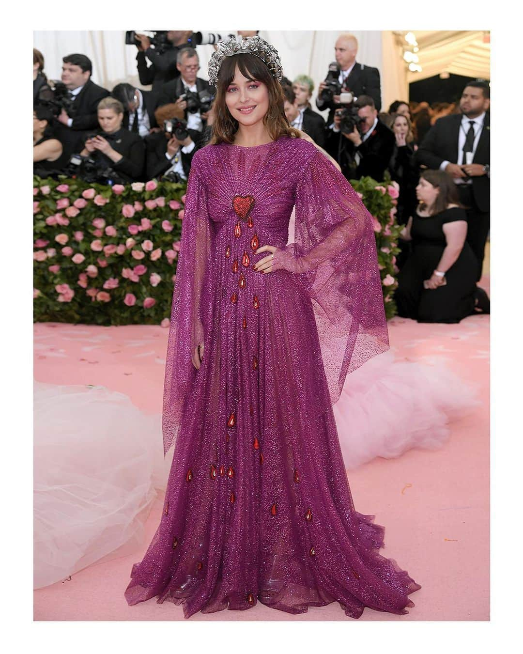 グッチさんのインスタグラム写真 - (グッチInstagram)「@dakotajohnson in a custom #Gucci iridescent glitter tulle cape sleeve gown at the #MetGala @metcostumeinstitute. The dress features heart, drops, ray and crystal embroideries and was worn with an aged silver and metal crown. One of the faces of #GucciBloom fragrances, she also wore a @guccibeauty Rouge à Lèvres Satin lipstick from the new collection, shade number 203 ‘Mildred Rosewood’ #GucciBeauty. Discover Met Gala guests wearing Gucci through link in bio. #MetCamp #AlessandroMichele @alessandro_michele  #MetGala2019」5月8日 20時56分 - gucci