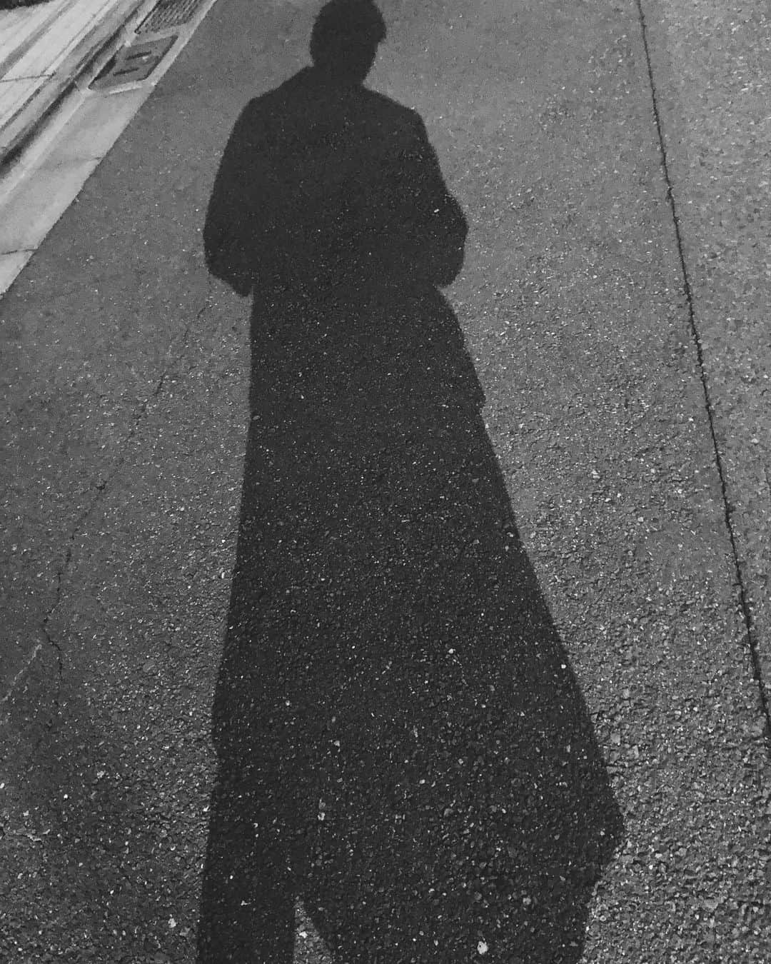 山田孝之さんのインスタグラム写真 - (山田孝之Instagram)「実際には足の長さ半分しかない」5月8日 20時56分 - takayukiyamadaphoto