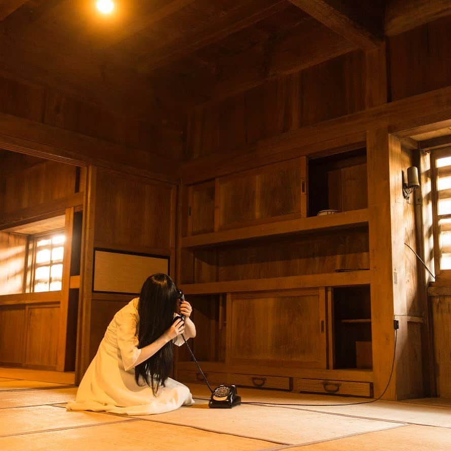 貞子のふらっと女子旅日記 〜撮って呪って進化して〜のインスタグラム：「…もしもし…明日の完成披露試写会の生配信が決定しましたよッ！  #twitter @sadako3d #youtube 角川映画チャンネル #line KADOKAWA映画アカウント で #生配信しますぞ！  #池田エライザ さん  @elaiza_ikd  #塚本高史 さん  @takashitsukamoto_official  #清水尋也 さん @hiroyashimizv  #姫嶋ひめか さん #佐藤仁美 さん @sato.hitomi.19791010  #中田秀夫 監督 が #登壇しますぞ！  #本イベントは #わたし #貞子全面プロデュースでお送りします！ #大丈夫か、 #わたしッ！？」