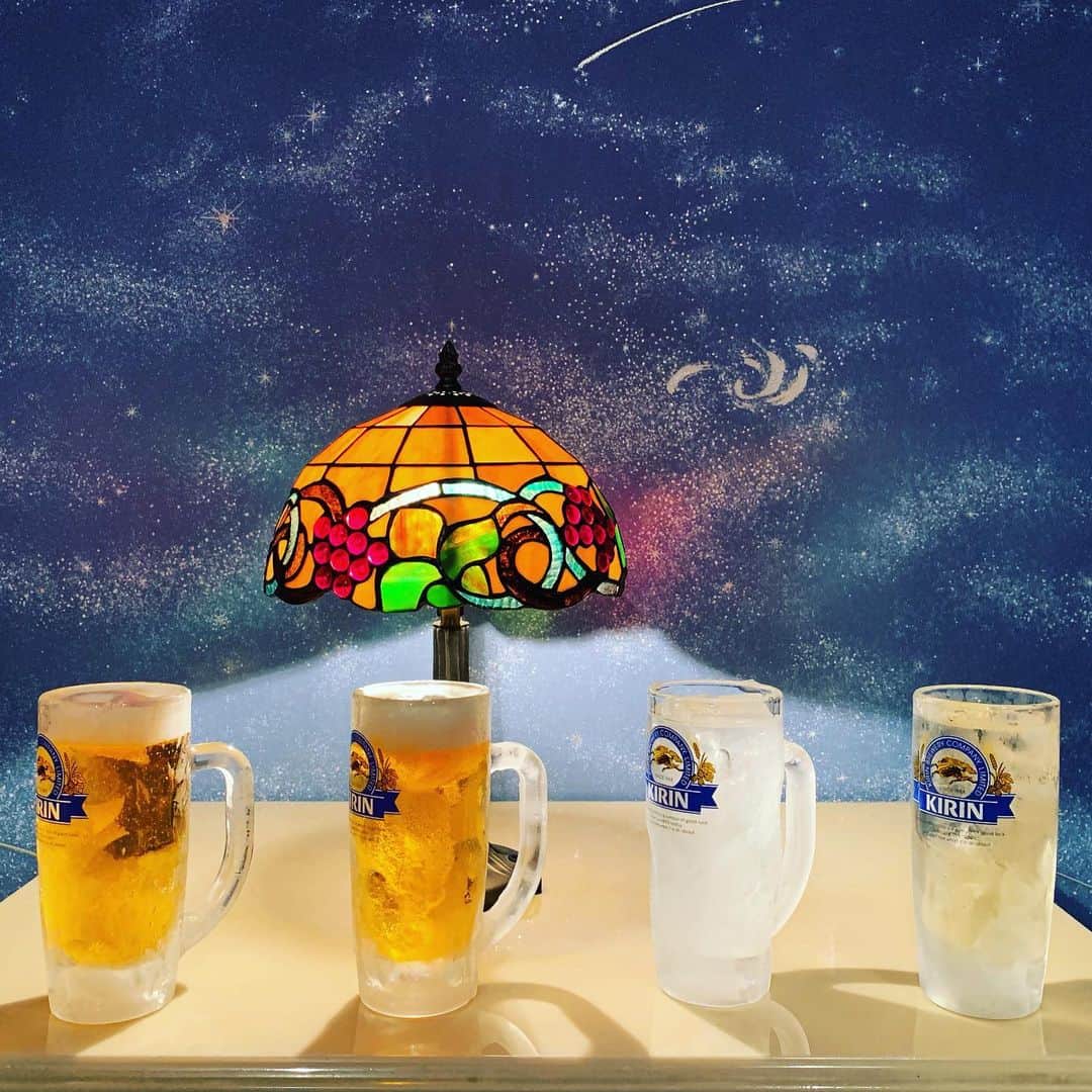 ALINA AKULAさんのインスタグラム写真 - (ALINA AKULAInstagram)「Хозяин отеля мог бы стать великим барменом! Вкус и пропорции - великолепны, а подача🥰 в заранее замороженных стаканах 🥃 ай да Такеши-сан) кампай! #kampai . . #coctails #beer #japanesestyle #explorejapan #travel #happytraveler #ilovejapan #drink #drinks #cocktail #tasty #nightlife #beer #drinkdrankdrunk」5月8日 20時52分 - radharanievna