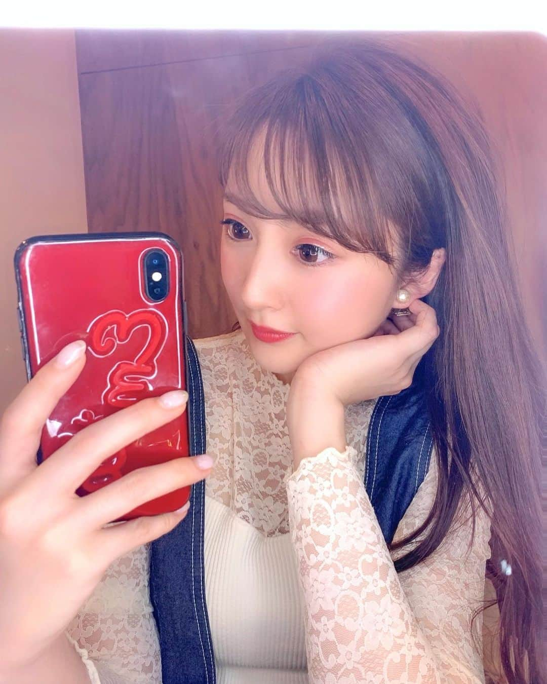 西村笑花さんのインスタグラム写真 - (西村笑花Instagram)「❤︎ ・ ・ 6月16日発売のコフレドール 『プレイフルカラー　アイ&フェイス』のイベントへ 行かせて頂きました💄❣️ @coffret_dor_official ・ YouCamメイク占いができて、 診断で自分に合うメイクのカラーが出てくるよ〜！ 私は、#ルーフトップビアガーデン でした🌴❤︎ アイカラーは、01スイカ、05カミナリ  ルージュは、06スイカ  名前も可愛いコスメ🍉🌻👙 発色もとても良くて、 ラメが入っているものはキラッキラになったよ！😍 ・ 今年は夏の音楽フェスにカラーメイクで行って 楽しんでみたいなぁ〜❤︎ #コフレドール #夏フェス #ワタシ流summercolor  #プレイフルカラーアイアンドフェイス #スキンシンクロルージュ #pr #summercolor #coffretdor」5月8日 20時55分 - emika_nishimura