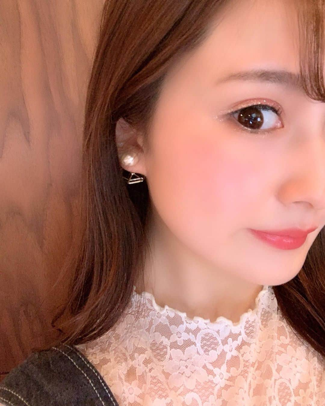 西村笑花さんのインスタグラム写真 - (西村笑花Instagram)「❤︎ ・ ・ 6月16日発売のコフレドール 『プレイフルカラー　アイ&フェイス』のイベントへ 行かせて頂きました💄❣️ @coffret_dor_official ・ YouCamメイク占いができて、 診断で自分に合うメイクのカラーが出てくるよ〜！ 私は、#ルーフトップビアガーデン でした🌴❤︎ アイカラーは、01スイカ、05カミナリ  ルージュは、06スイカ  名前も可愛いコスメ🍉🌻👙 発色もとても良くて、 ラメが入っているものはキラッキラになったよ！😍 ・ 今年は夏の音楽フェスにカラーメイクで行って 楽しんでみたいなぁ〜❤︎ #コフレドール #夏フェス #ワタシ流summercolor  #プレイフルカラーアイアンドフェイス #スキンシンクロルージュ #pr #summercolor #coffretdor」5月8日 20時55分 - emika_nishimura