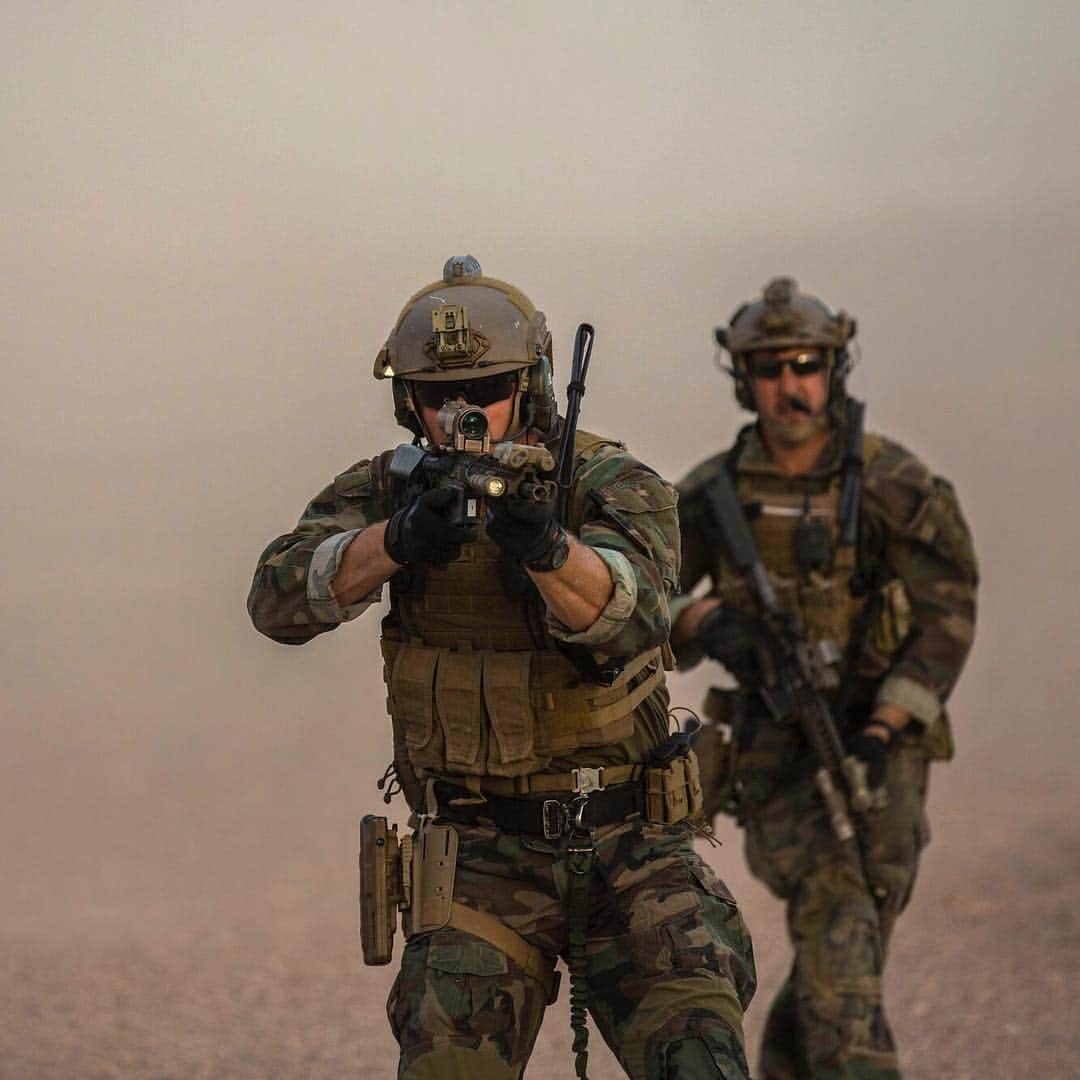 アメリカ海兵隊さんのインスタグラム写真 - (アメリカ海兵隊Instagram)「Moving In  A Critical Skills Operator conduct @marsoc_msot assault in support of a UH-1 battle drill exercise during Weapons and Tactics Instructor course 2-19 at Yuma Proving Ground, Arizona, April 5, 2019.(@mcasyuma photo by Cpl. Sabrina Candiaflores)  #USMC #Marine #MarineCorps #MarineLife #Weapons #Military #Yut #SemperFi #Rah #Specialforces #raiders #yuma #AZ #Arizona」5月8日 21時00分 - marines