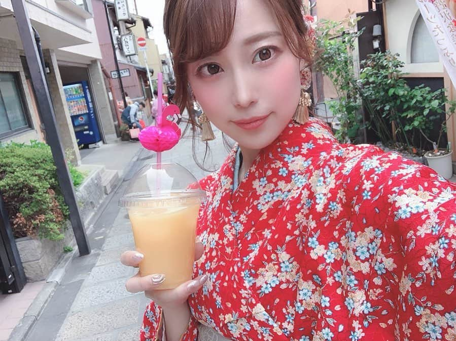 鈴木 あやさんのインスタグラム写真 - (鈴木 あやInstagram)「. インスタで有名な%Arabica Kyotoを 写真🤳🏻だけ撮ってスルー🚶‍♂️して マンゴーと桃のスムージー🍑💕 . . コーヒーは苦くて飲めない😬😬💭 . #京都 #kyoto #着物 #誕生日 #清水寺 #伏見稲荷 #birthday #happy #happy #trip #京都旅 #旅行 #birthday #祇園 #% #ArabicaKyoto #名前知らなかった #スムージー #味覚は子供 #コーヒー苦手 #ビールも苦手 #キシリトールガムもダメ #セルカ #selca #selfie」5月8日 21時00分 - ayachu69