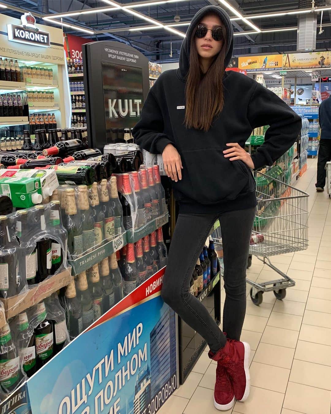 Zhenya Katavaのインスタグラム：「Борисов из меня.... никогда не выселится 🤦🏽‍♀️」