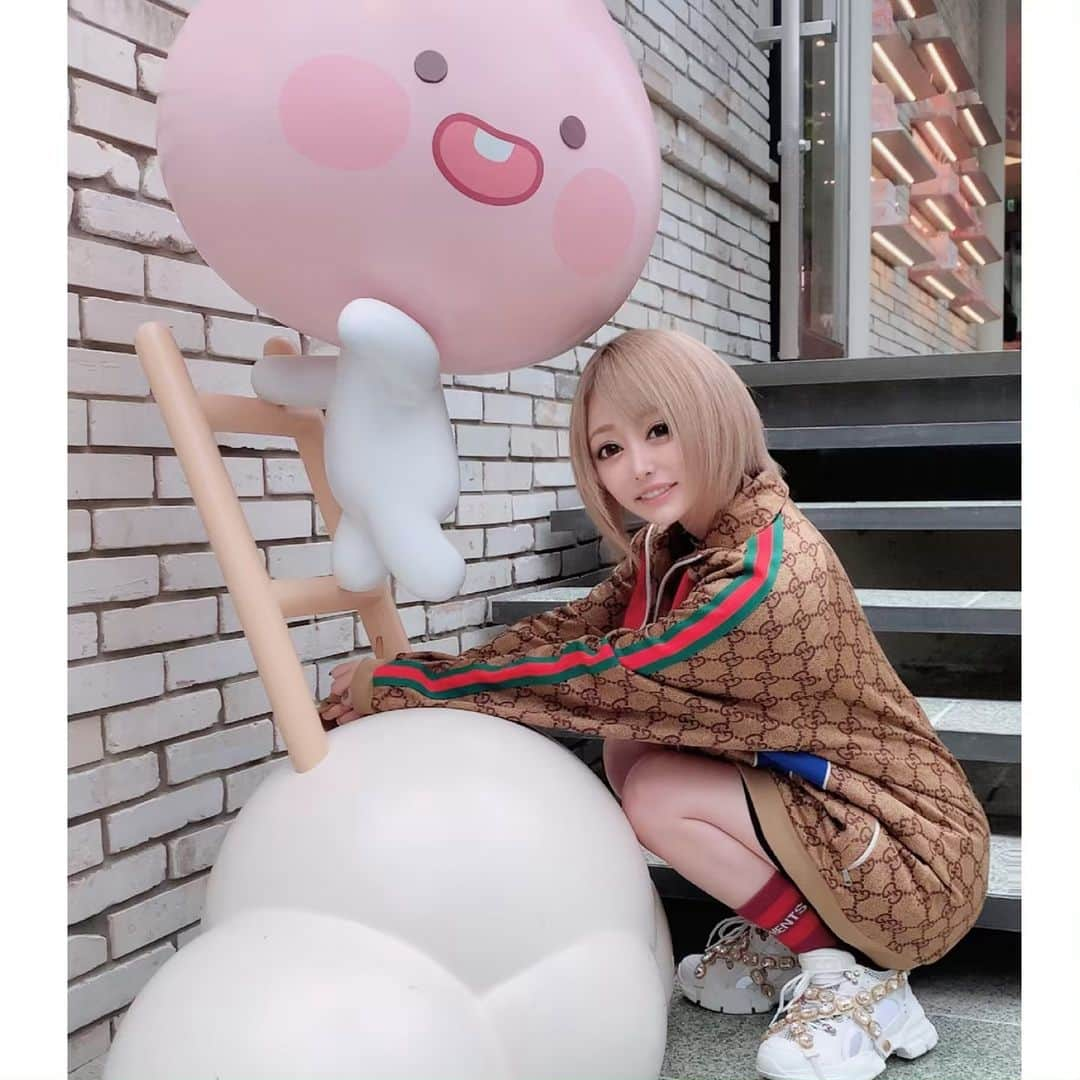 せリかまちょ（奥脇晴梨夏）さんのインスタグラム写真 - (せリかまちょ（奥脇晴梨夏）Instagram)「ナイスタさんの撮影🧚‍♂️➰✨ 歌舞伎町の花道通りのビジョンにも動画流してもらえるので、今から楽しみ😂💕 キャバクラ始めてから初のロケ撮影でした🦋💙 本日も出勤です！お待ちしております😕💕飲むよ〜 ・ ・ #歌舞伎町 #歌舞伎町キャバ嬢 #キャバクラ #キャバ嬢 #キャバ #mona #モナ #本日 #出勤 #gucci #vetements」5月8日 21時05分 - serikama_cho