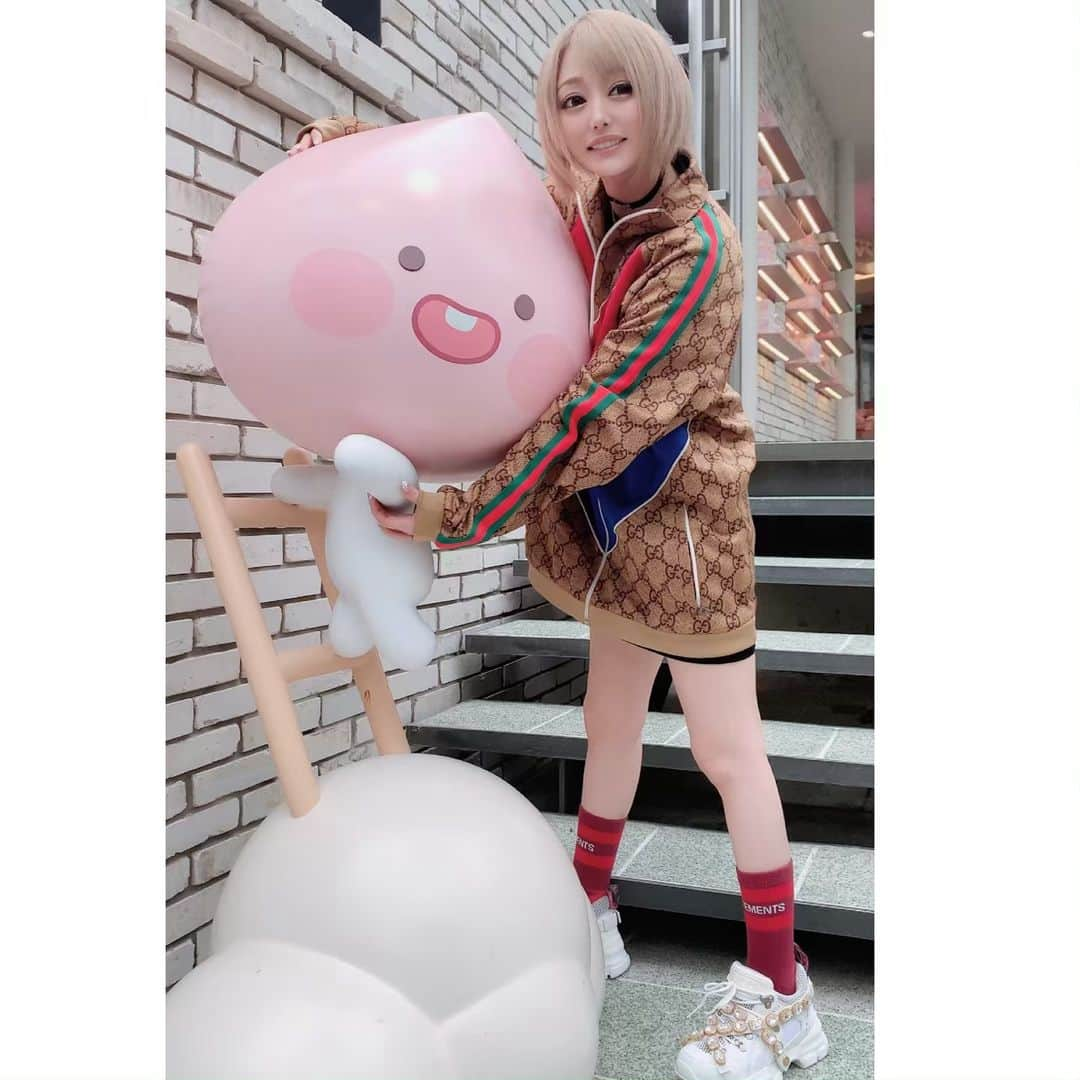 せリかまちょ（奥脇晴梨夏）さんのインスタグラム写真 - (せリかまちょ（奥脇晴梨夏）Instagram)「ナイスタさんの撮影🧚‍♂️➰✨ 歌舞伎町の花道通りのビジョンにも動画流してもらえるので、今から楽しみ😂💕 キャバクラ始めてから初のロケ撮影でした🦋💙 本日も出勤です！お待ちしております😕💕飲むよ〜 ・ ・ #歌舞伎町 #歌舞伎町キャバ嬢 #キャバクラ #キャバ嬢 #キャバ #mona #モナ #本日 #出勤 #gucci #vetements」5月8日 21時05分 - serikama_cho