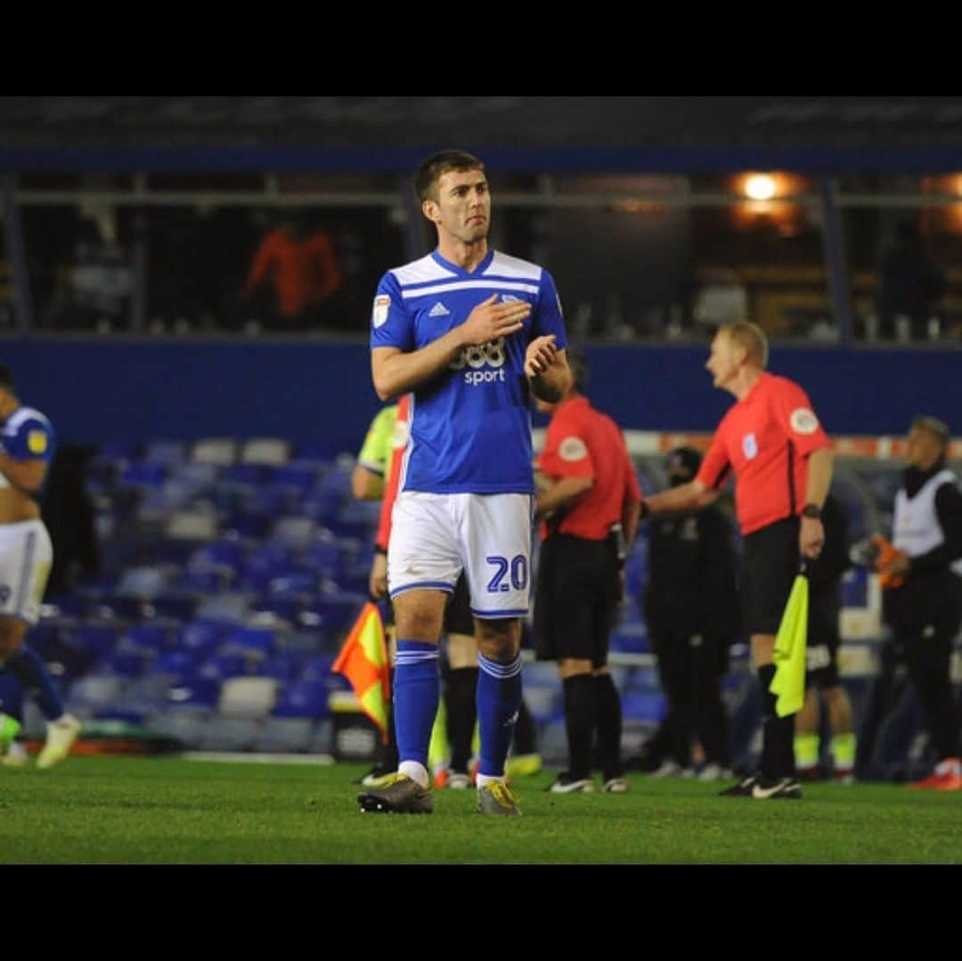 ゲイリー・ガードナーさんのインスタグラム写真 - (ゲイリー・ガードナーInstagram)「A Season I Will Never Forget 💙⚽️ Keep Right On 💙⚽️ Thank You For Your Amazing Support 💙⚽️ @bcfc #KRO」5月8日 21時03分 - 22gards