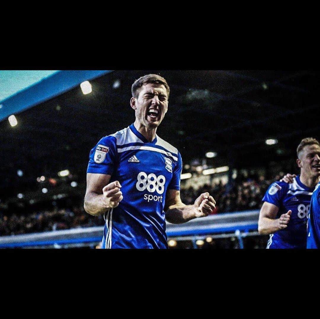 ゲイリー・ガードナーさんのインスタグラム写真 - (ゲイリー・ガードナーInstagram)「A Season I Will Never Forget 💙⚽️ Keep Right On 💙⚽️ Thank You For Your Amazing Support 💙⚽️ @bcfc #KRO」5月8日 21時03分 - 22gards