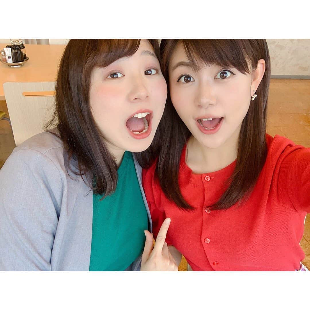 澤口実歩さんのインスタグラム写真 - (澤口実歩Instagram)「同期と食堂に行ったら、、、2人とも服が原色でびっくり笑  プライベート写真の多くはこの子が撮ってくれています。仲良し😙 #クリスマスカラー」5月8日 21時08分 - miho_sawaguchi