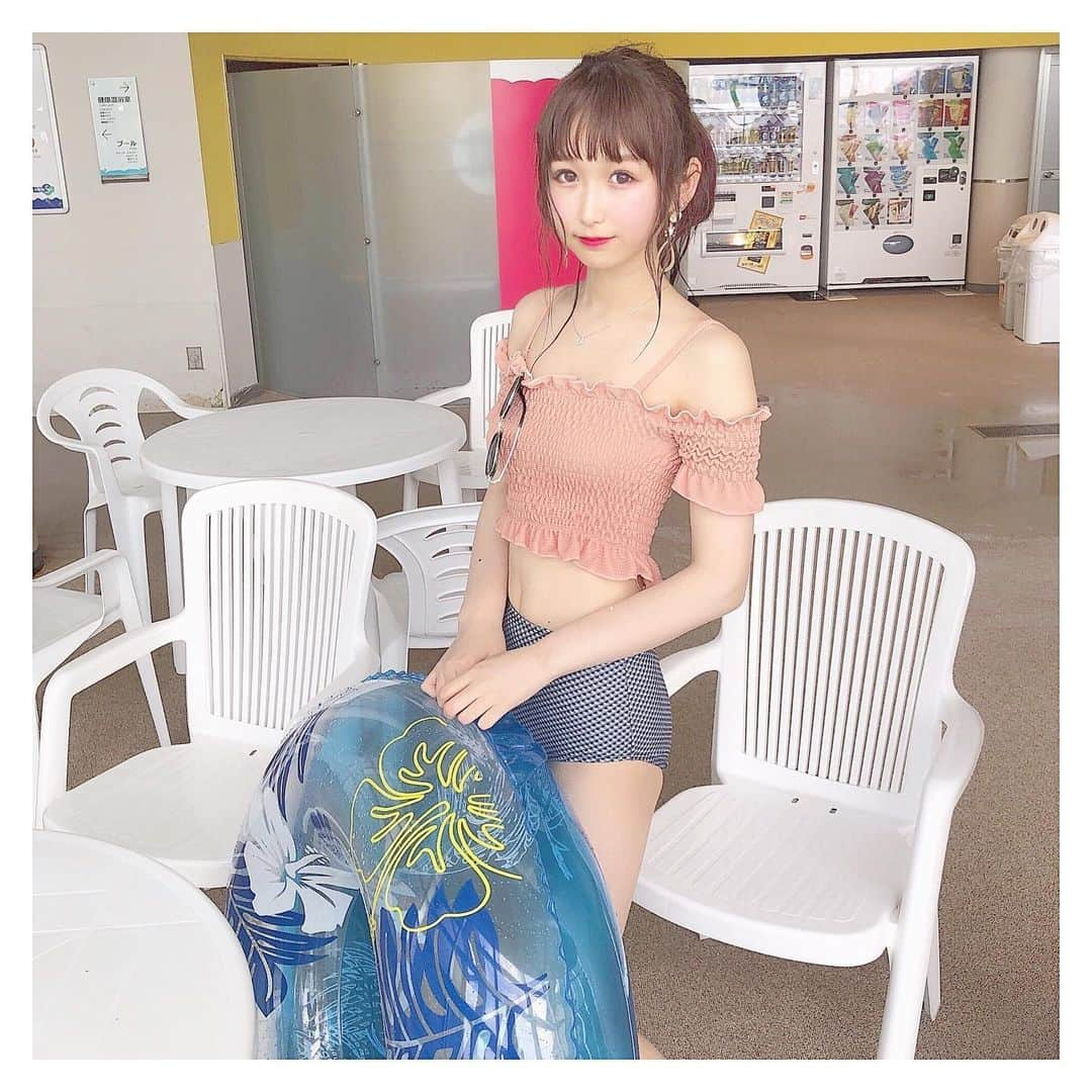 浦西ひかるさんのインスタグラム写真 - (浦西ひかるInstagram)「前の写真上半身しか水着わかりにくいってDM来てたから全身も載せとくね✌︎下はチェック？千鳥柄？みたいな感じです！👙 . 写真光盛れ気にしてちゃんと撮ってくれた、神◎😺 . #おたひか #おたひかチャンネル  #swimwear #pool」5月8日 21時12分 - uranishihikaru