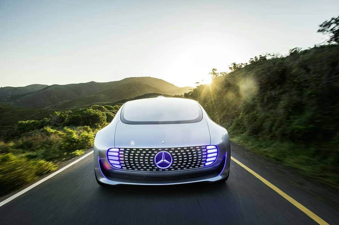 Mercedes-Benz Thailandさんのインスタグラム写真 - (Mercedes-Benz ThailandInstagram)「พาคุณนั่งไทม์แมชชีนไปสู่โลกยานยนต์แห่งอนาคตในปี 2030 กับ Mercedes-Benz F 015 Luxury in Motion รถยนต์ต้นแบบไร้คนขับ โดดเด่นด้วยระบบขับเคลื่อนอัตโนมัติที่สั่งการได้ด้วยการเคลื่อนไหว ภายใต้รูปทรงโค้งมนสะดุดตา ภายในดีไซน์หรูหราล้ำสมัยให้ความรู้สึกเสมือนห้องเลานจ์ส่วนตัว และนี่คือรถยนต์ต้นแบบที่จะพาคุณก้าวเข้าสู่โลกแห่งอนาคต  #MercedesBenz #MercedesBenzThailand」5月8日 21時22分 - mercedesbenzthailand